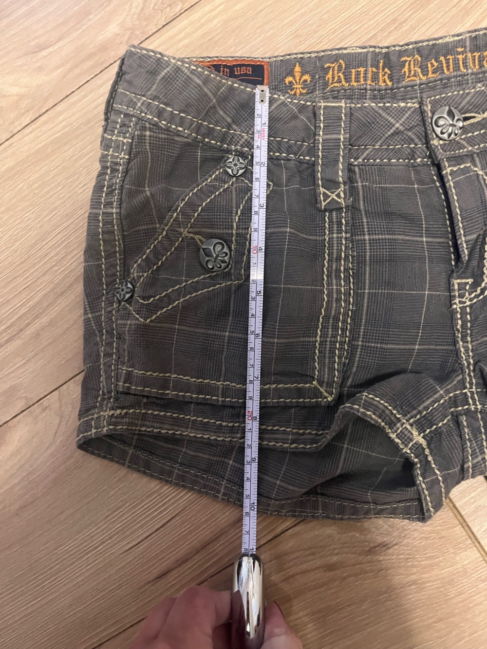 Rock Revival Gray Plaid Low-Rise Jean Shorts size 24 - Picture 4 of 4